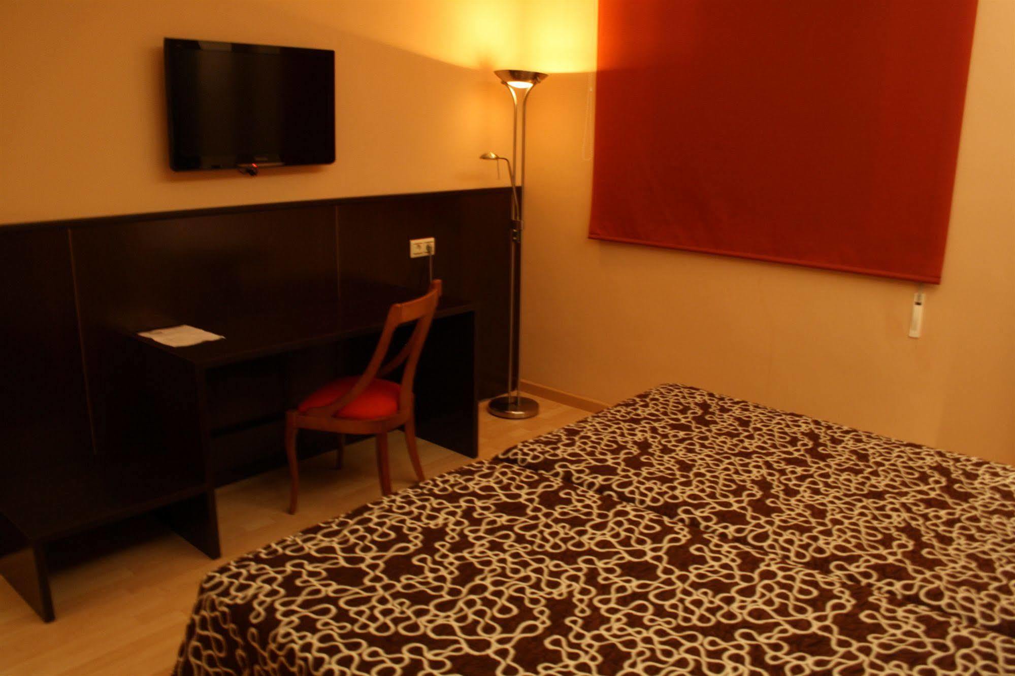 Hotel Acosta Ciudad De La Musica Вильяфранка-де-лос-Баррос Экстерьер фото
